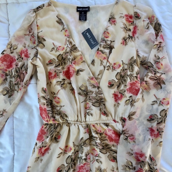 Wet Seal Dresses & Skirts - Floral Romper Wet Seal Dresses & Skirts - Floral Romper